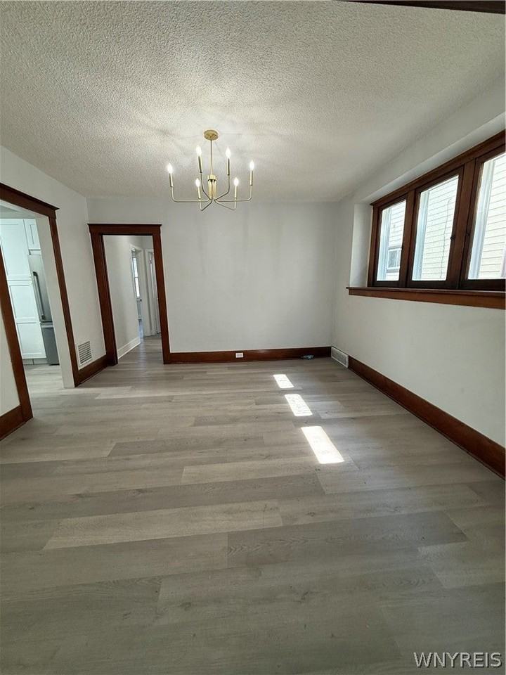 301 Crestwood Ave - Photo 4 of 12