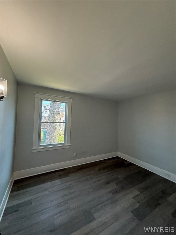 301 Crestwood Ave - Photo 6 of 12