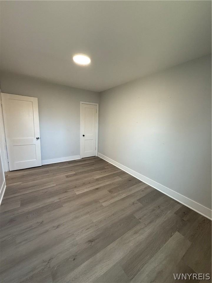 301 Crestwood Ave - Photo 7 of 12