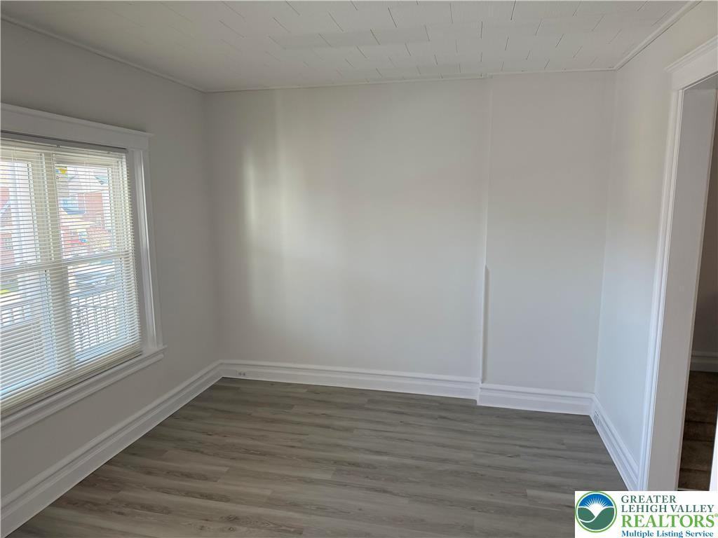 1129 Russell Ave - Photo 3 of 25