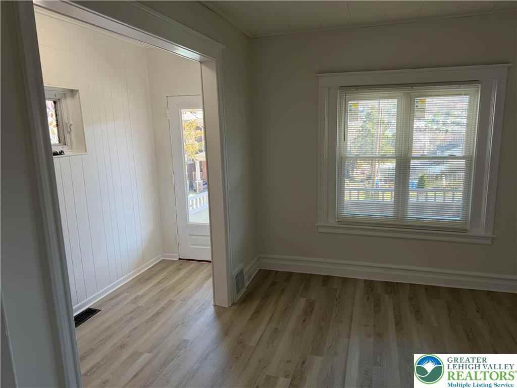 1129 Russell Ave - Photo 4 of 25