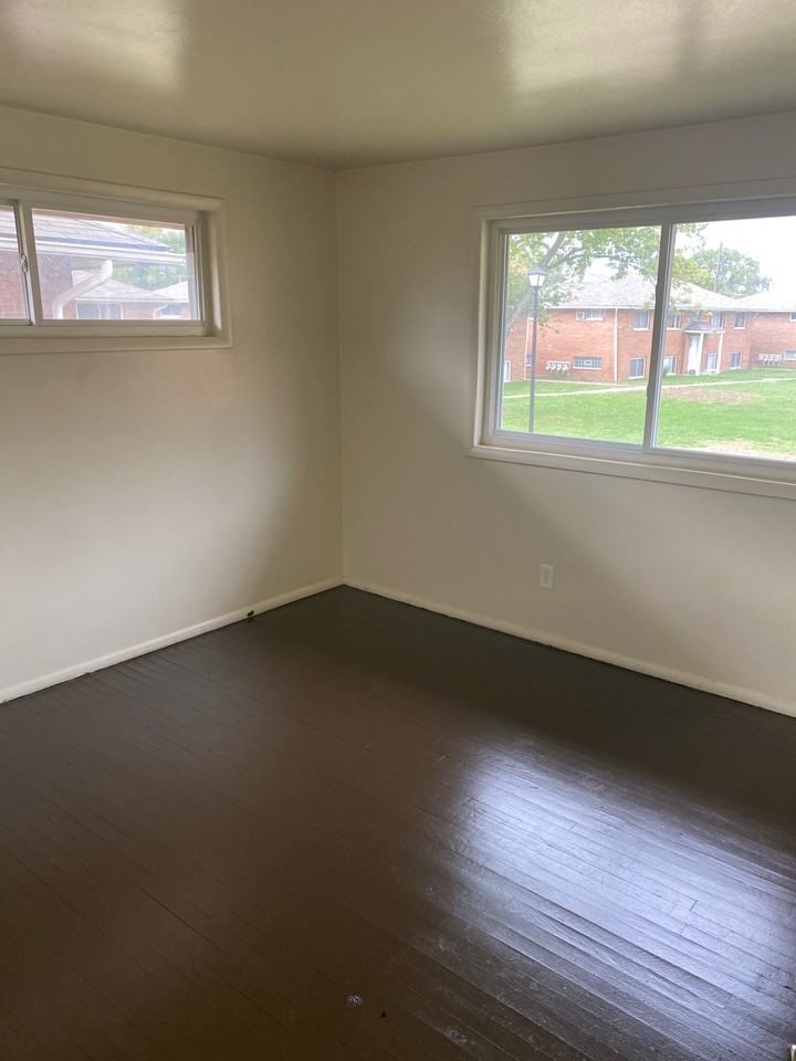 2157 W Mound St #C - Photo 2 of 17