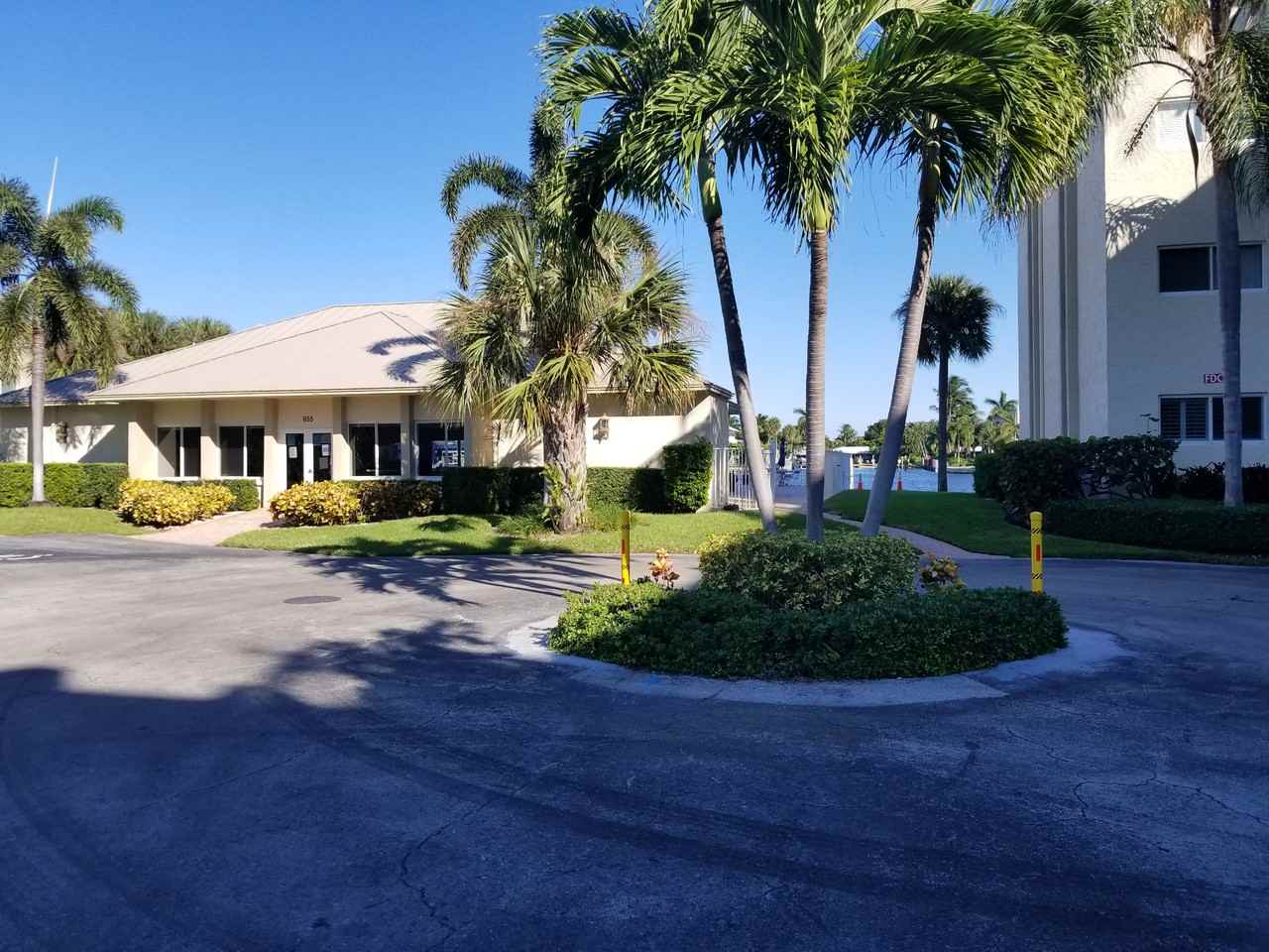 638 Snug Harbor Dr Apt E4 - Photo 2 of 16