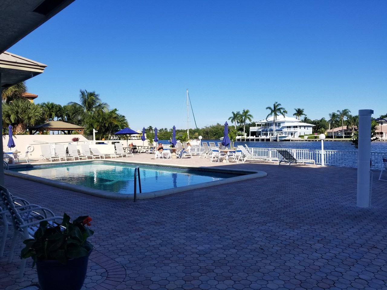 638 Snug Harbor Dr Apt E4 - Photo 4 of 16