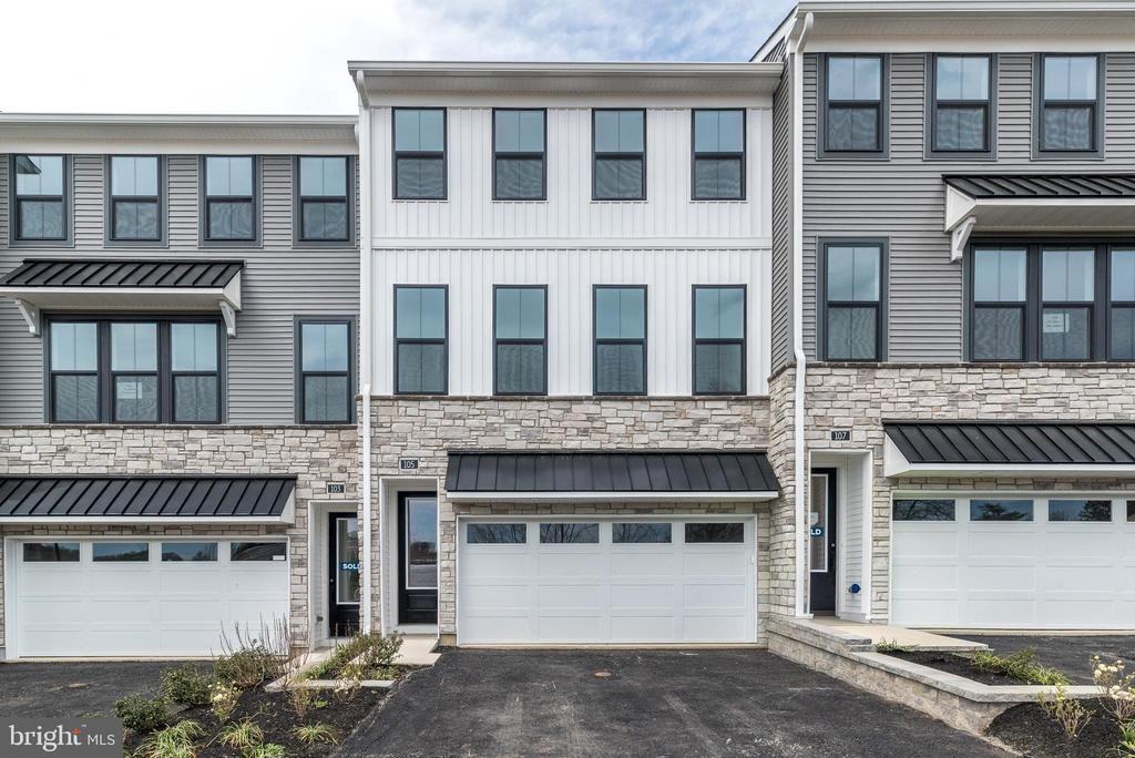 105 Brianna Court - Photo 2 of 50