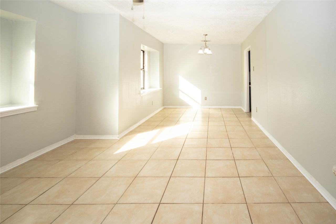 10902 Mosscrest Dr - Photo 5 of 25