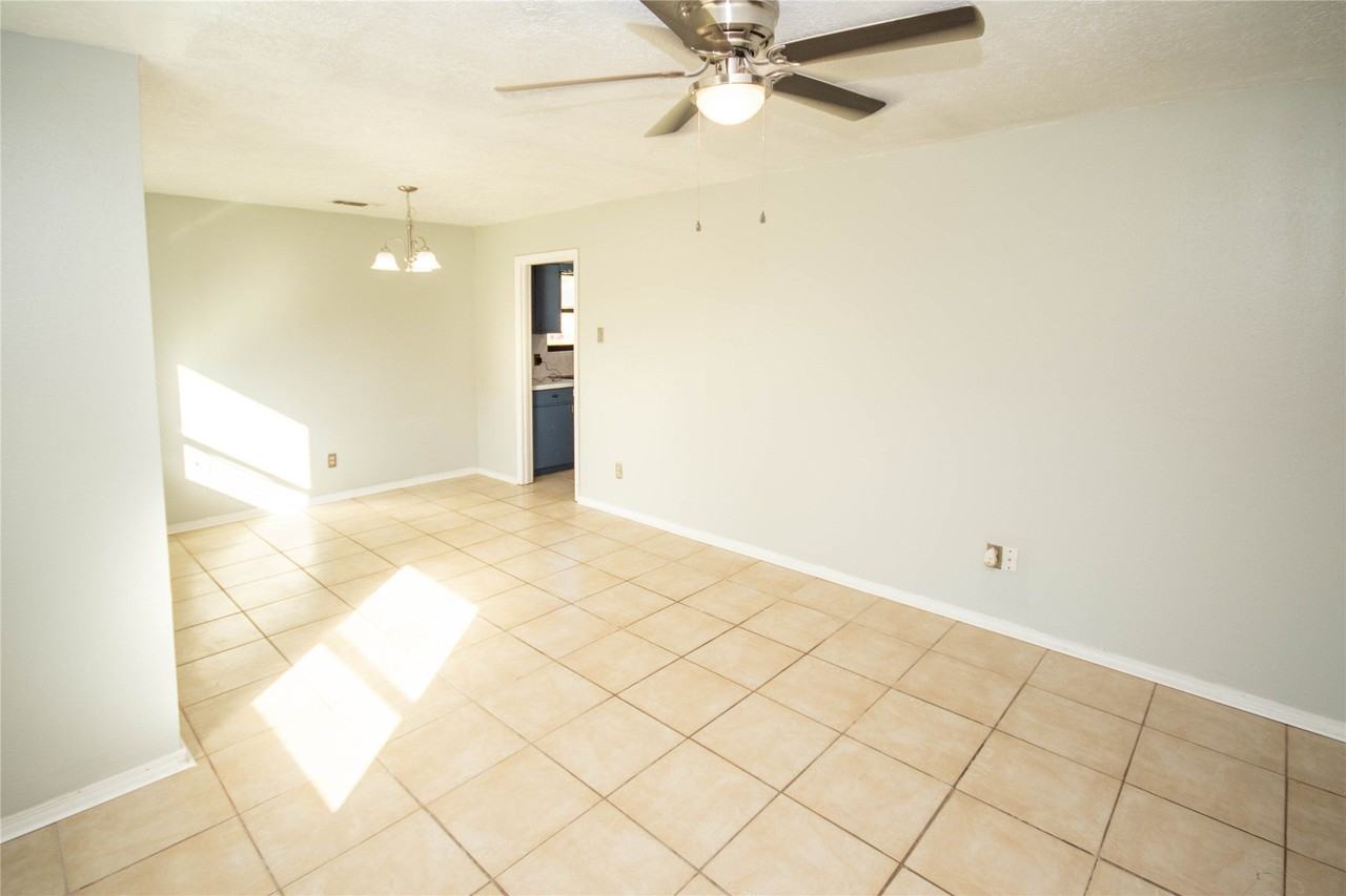 10902 Mosscrest Dr - Photo 6 of 25