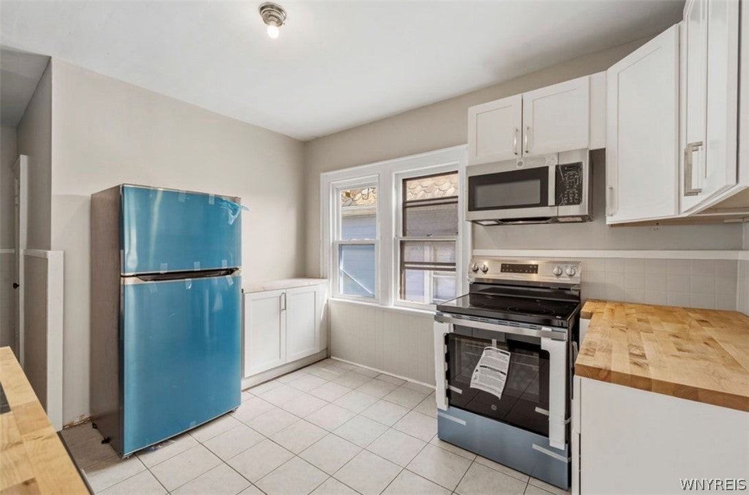 1067 Tonawanda St - Photo 7 of 14