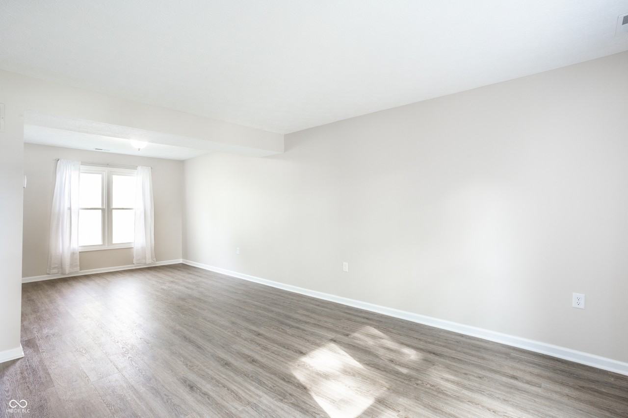 6130 Bethesda Way - Photo 5 of 41