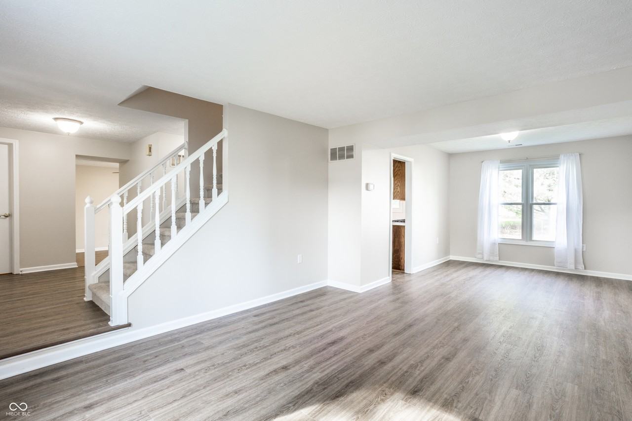 6130 Bethesda Way - Photo 6 of 41