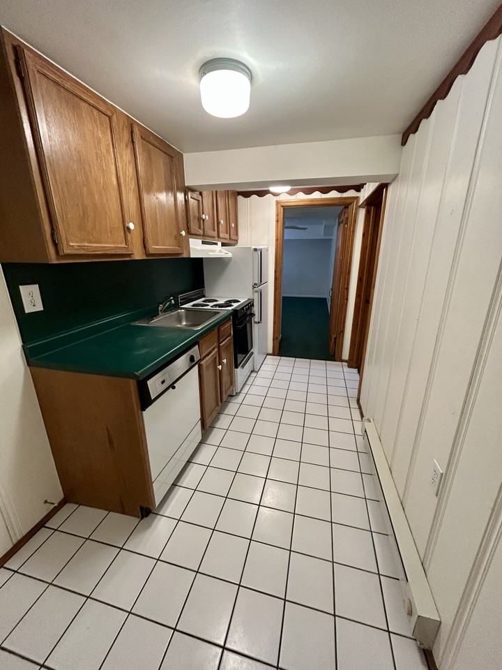 2110 5th Ave E #D - Photo 2 of 8