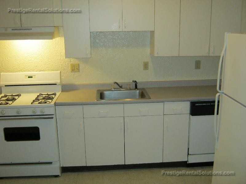 4 Adams Cir #I - Photo 2 of 14