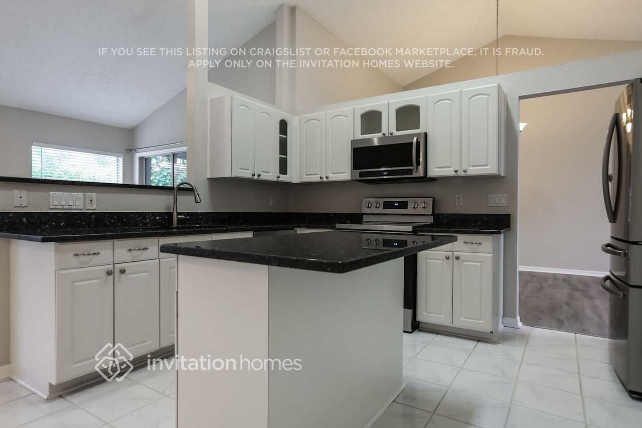 5604 29th Street Cir E - Photo 5 of 16