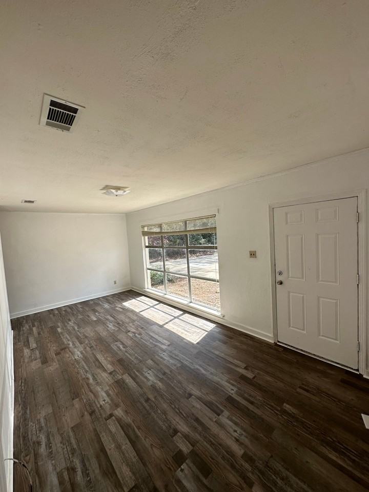 101 E Mills Ave #101EMILLS - Photo 2 of 6