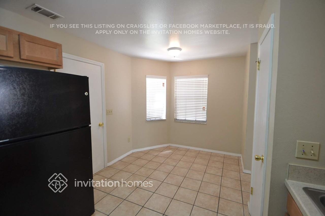 155 Pinewood Cir - Photo 3 of 12