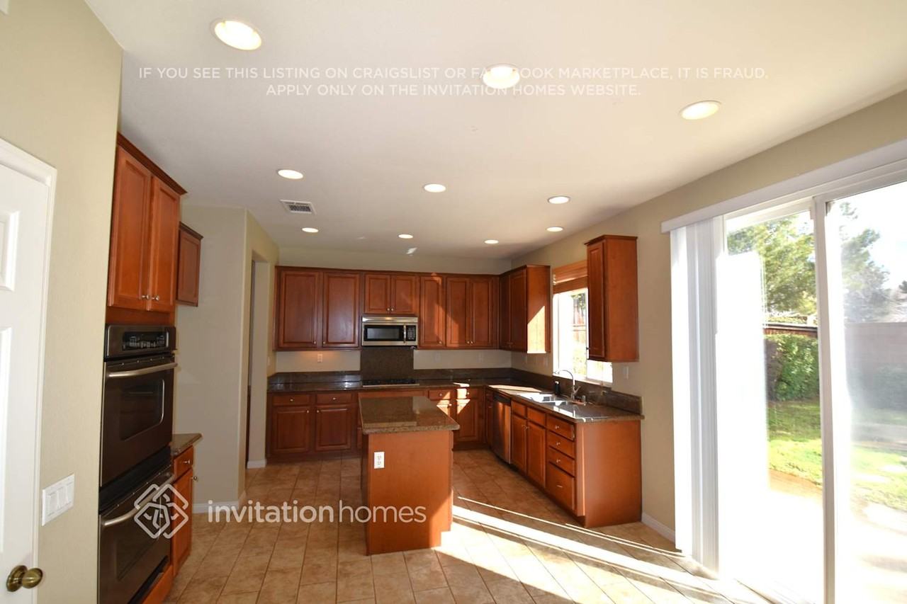 1066 Queen Annes Ln - Photo 2 of 4