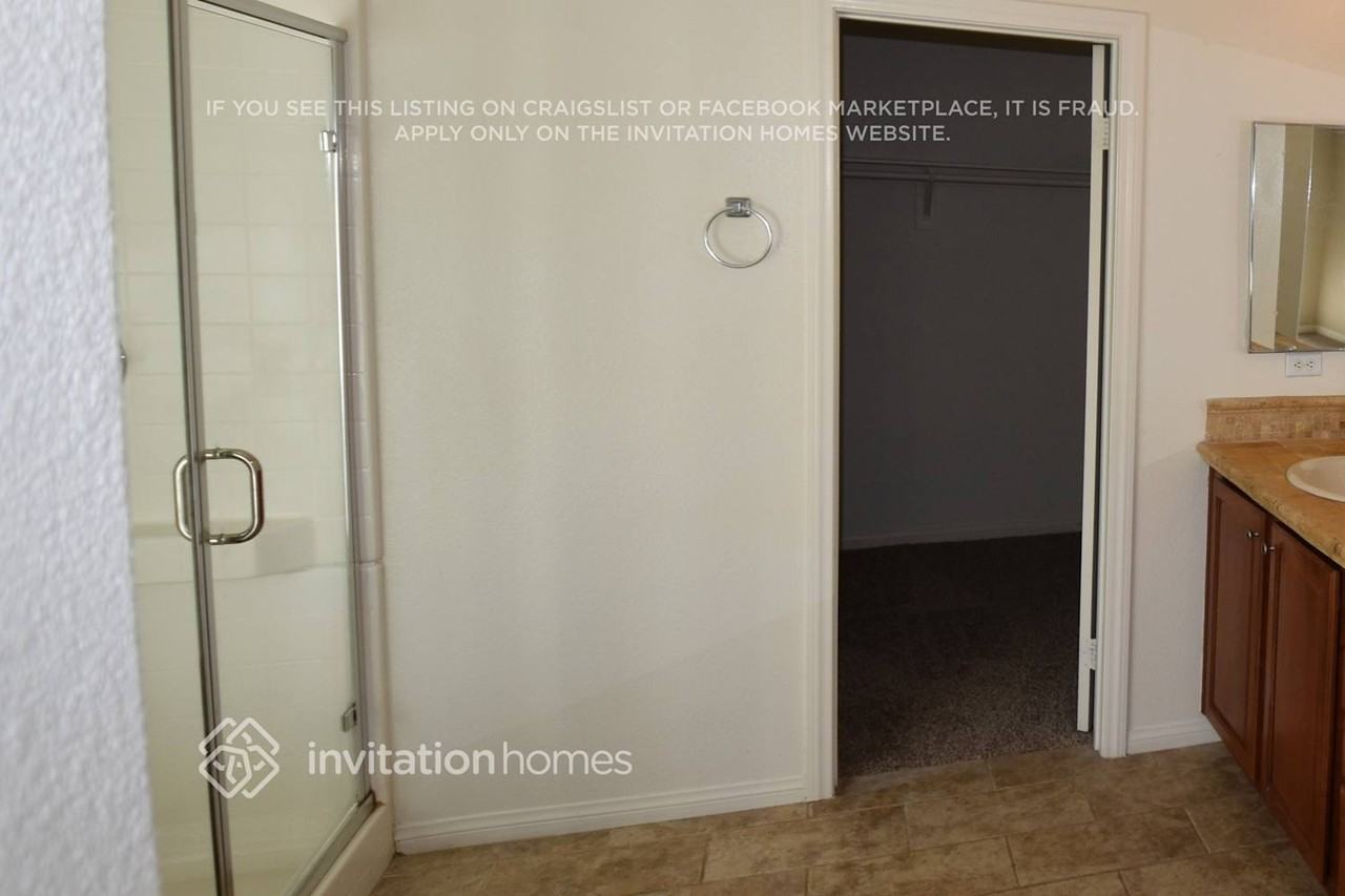 1066 Queen Annes Ln - Photo 3 of 4