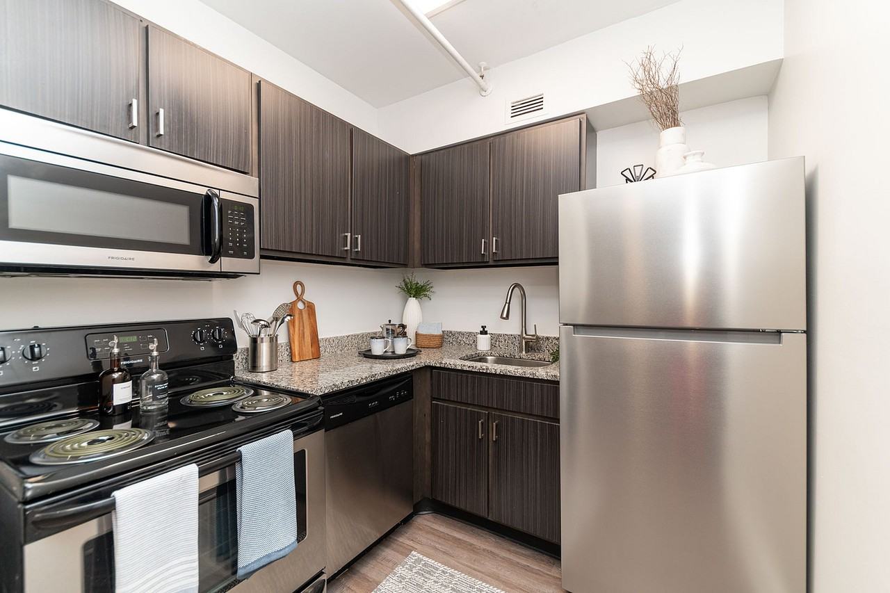 500 Fifth - Photo 7 of 33