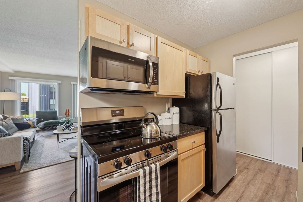 1015 2nd St NE - Photo 3 of 23