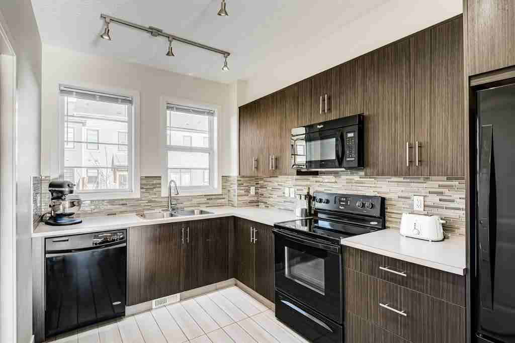 514 Walden Circle SE - Photo 7 of 28