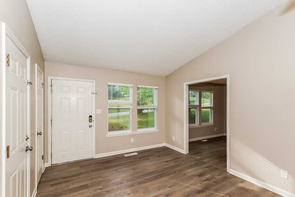 4110 Cranwood Dr - Photo 4 of 17