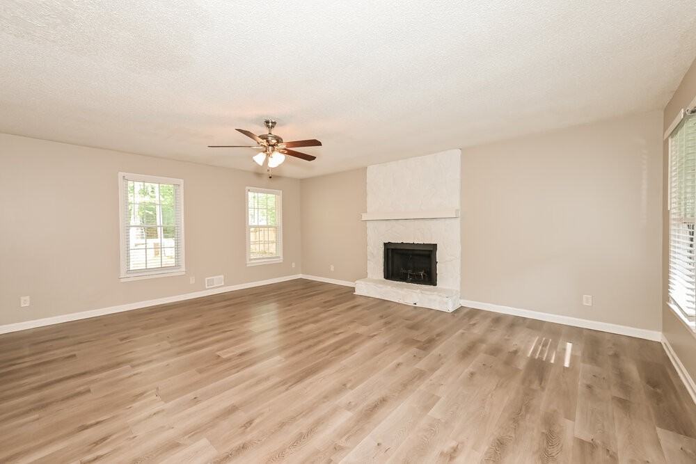 2128 Summertown Dr - Photo 4 of 17