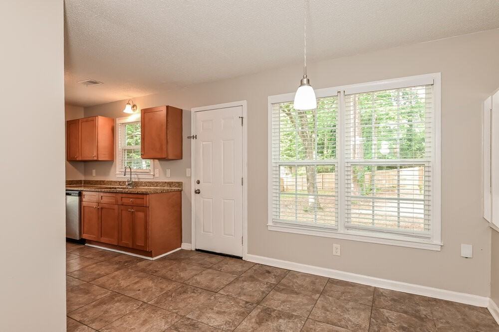 2128 Summertown Dr - Photo 6 of 17