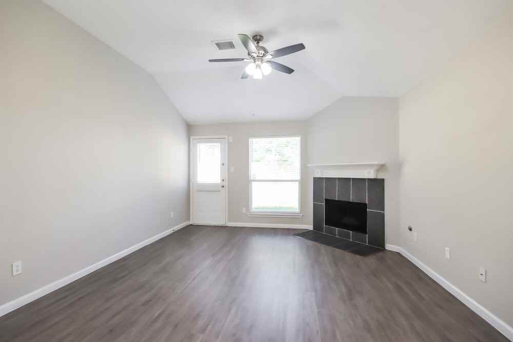 1615 Trail Oaks Ct - Photo 4 of 19