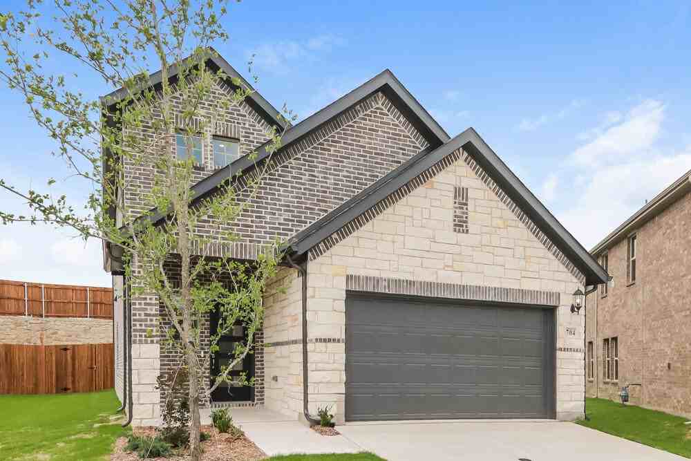 704 Dotty Dr - Photo 4 of 17
