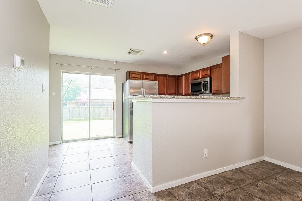 2130 Whittier Dr - Photo 4 of 17