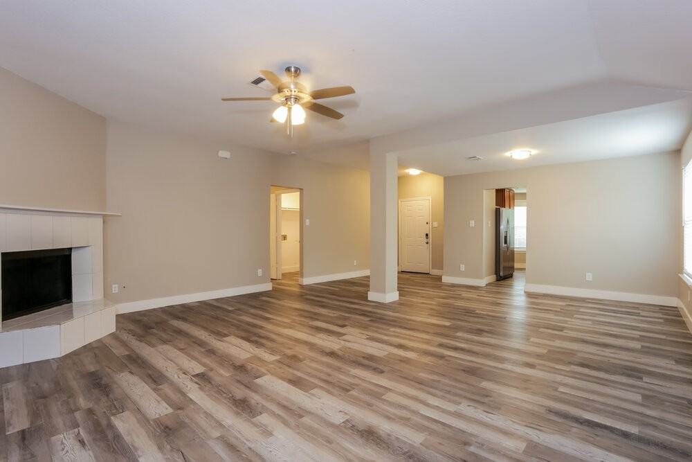 7713 Dockside Dr - Photo 3 of 16