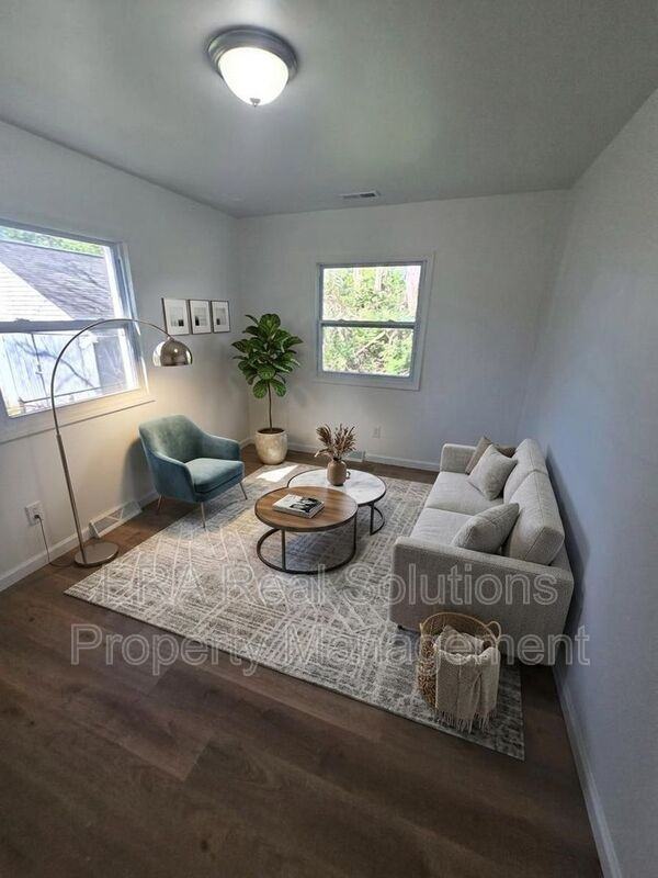 1665 Elaine Rd - Photo 3 of 17