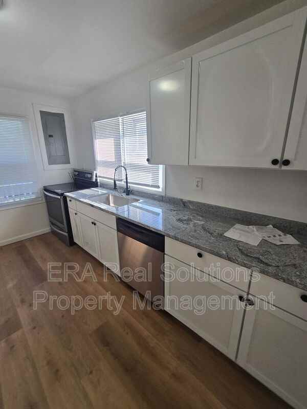 1665 Elaine Rd - Photo 5 of 17