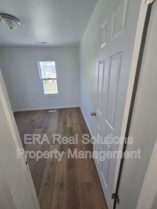 1665 Elaine Rd - Photo 7 of 17