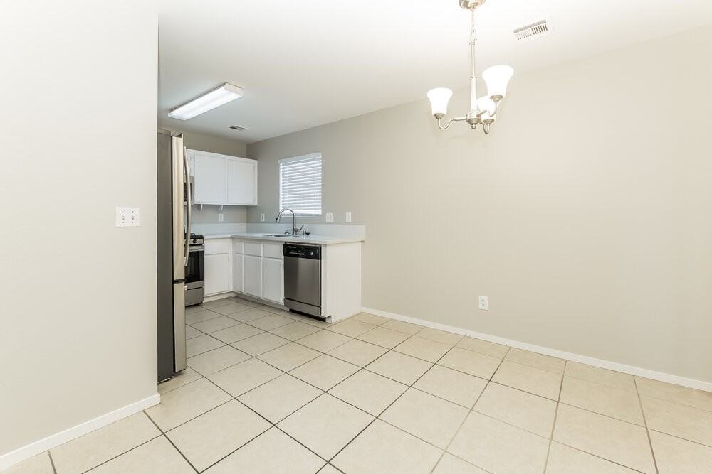 3009 Honeysuckle Ave - Photo 4 of 15