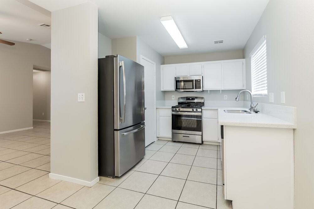 3009 Honeysuckle Ave - Photo 5 of 15