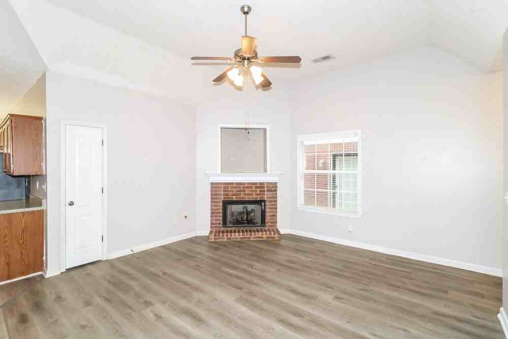 9134 Cinderhill Cv E - Photo 5 of 16