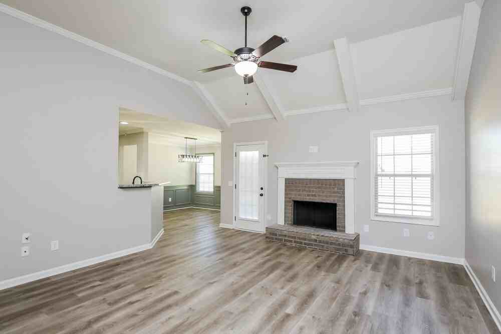 844 Pinnacle Dr - Photo 4 of 20