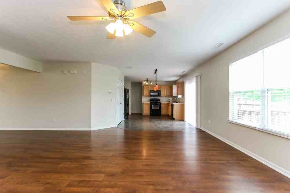 1685 Cedar Mill Dr - Photo 2 of 20