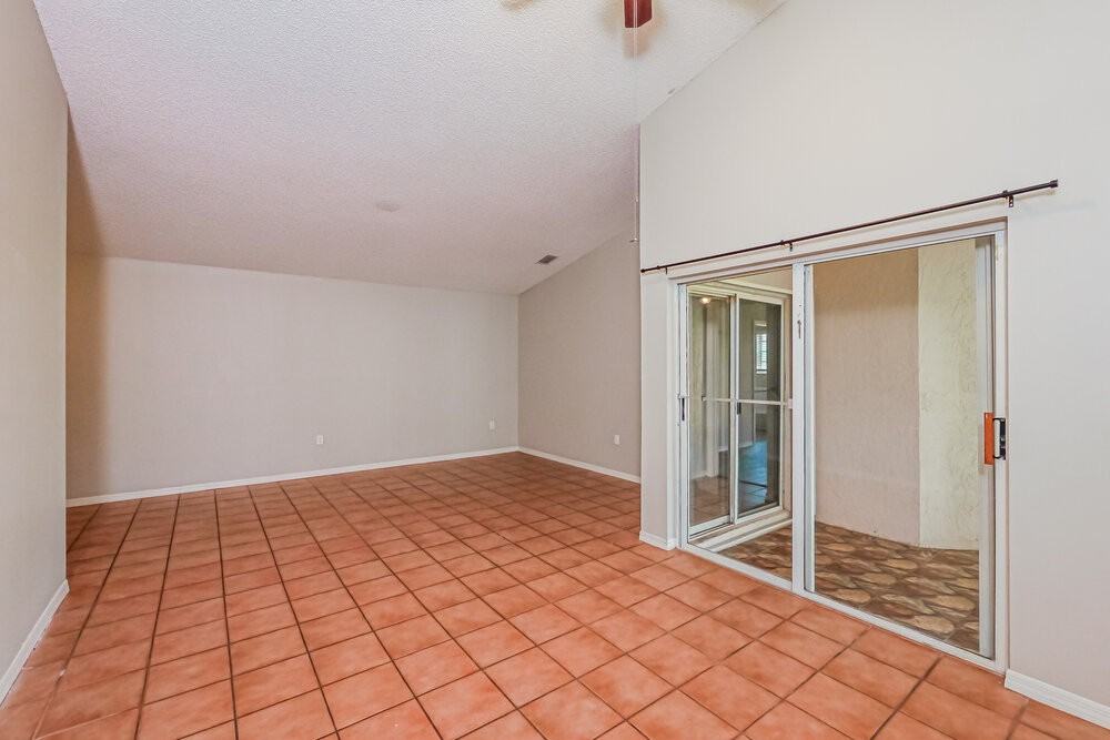 3370 Nw 78th Ave - Photo 4 of 16