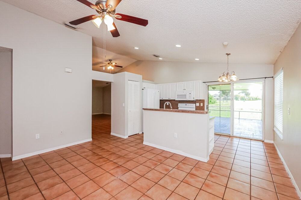 3370 Nw 78th Ave - Photo 5 of 16