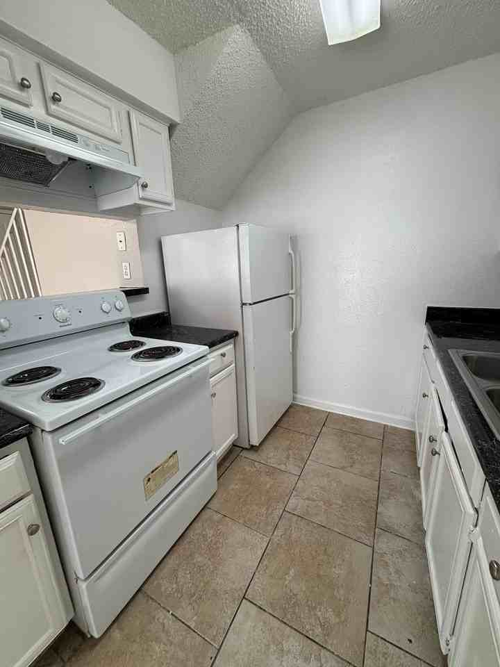 Spanish Brook Apartments - Photo 3 of 8