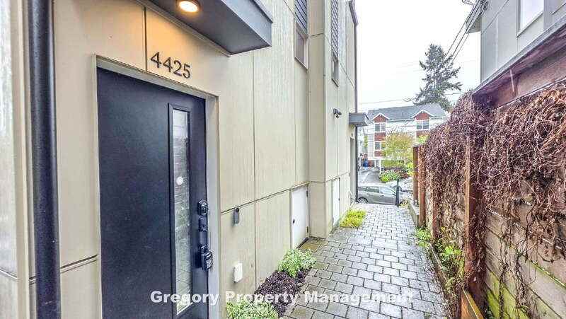 4425 Meridian Ave N - Photo 3 of 17