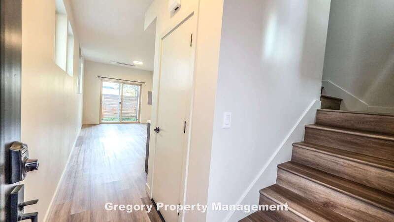 4425 Meridian Ave N - Photo 4 of 17