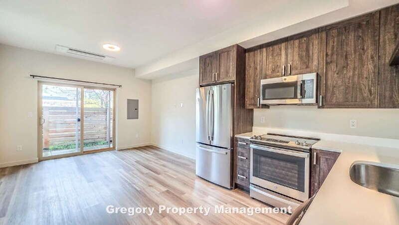 4425 Meridian Ave N - Photo 5 of 17