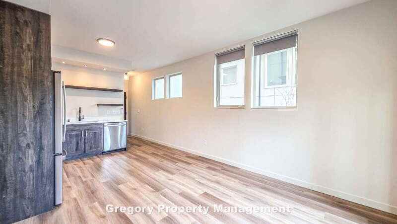 4425 Meridian Ave N - Photo 7 of 17