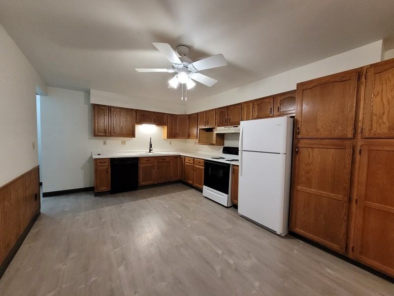 220 Robbins St - Photo 3 of 9