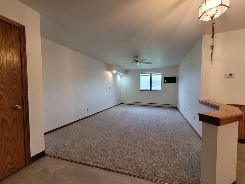 220 Robbins St - Photo 5 of 9