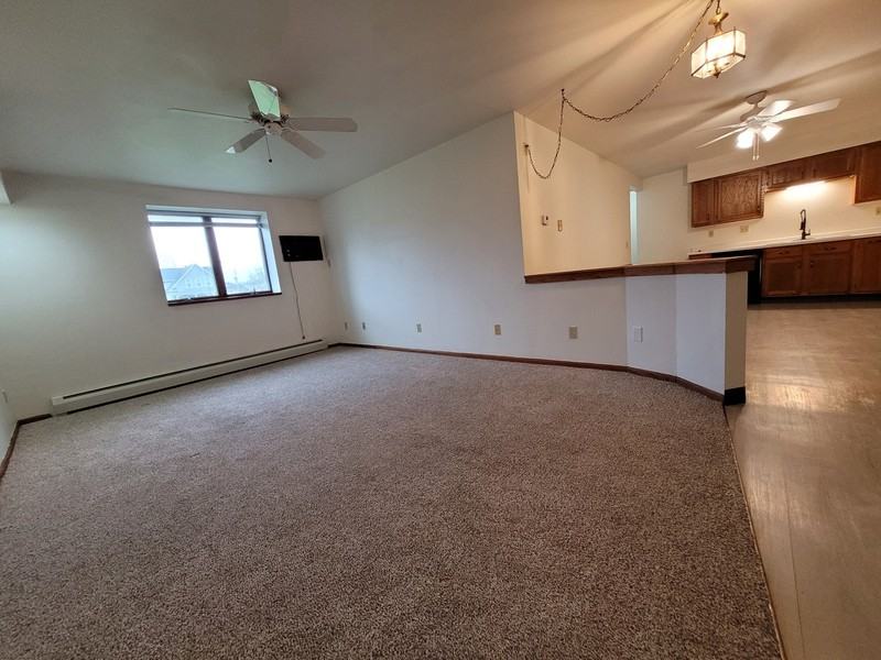 220 Robbins St - Photo 6 of 9