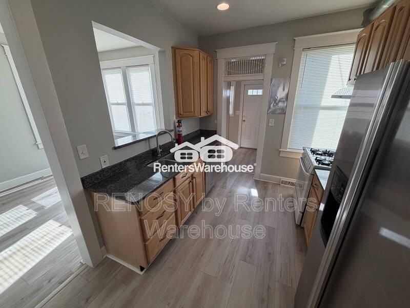 400 Lyndhurst St - Photo 2 of 18